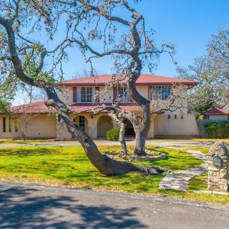 Room In Shared Mansion Home Near Methodist Hospital